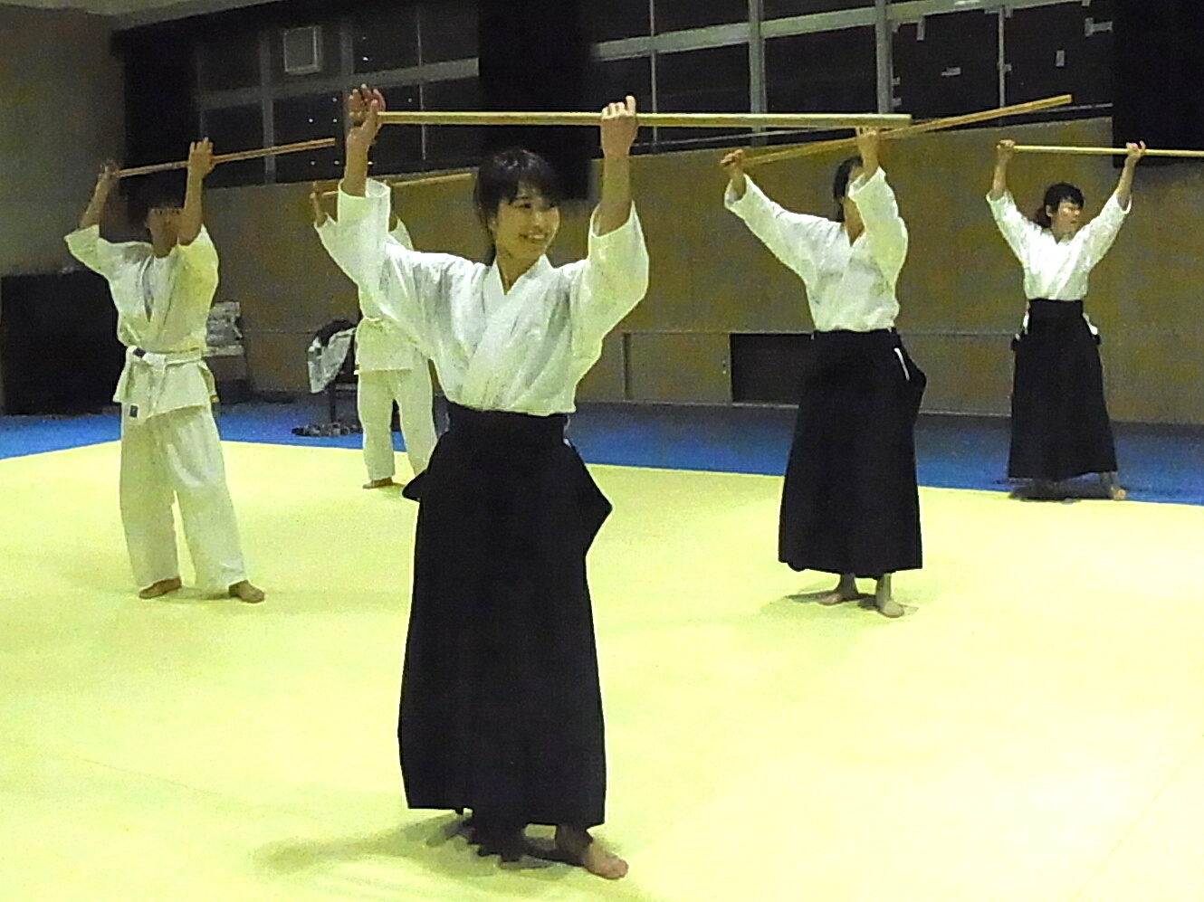 カッコいい写真 大阪 春風会合気道aikidoは大阪市住吉区の三稜中学挌技室で稽古しています