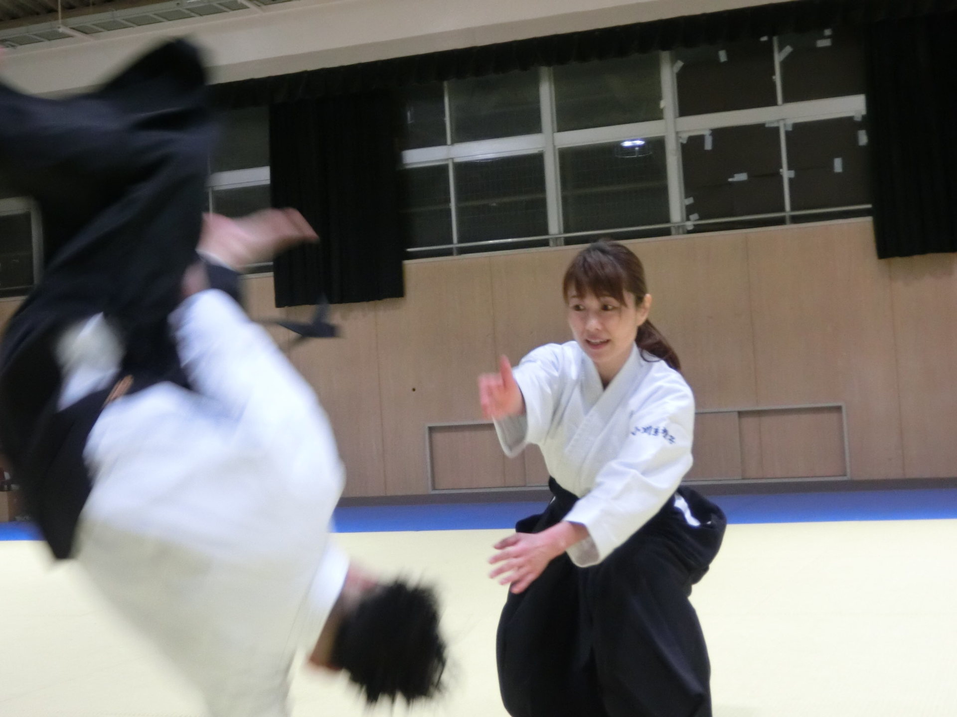 大阪市住吉区の春風会 合気道 新規練習生募集 大阪 春風会合気道aikidoは大阪市住吉区の三稜中学挌技室で稽古しています