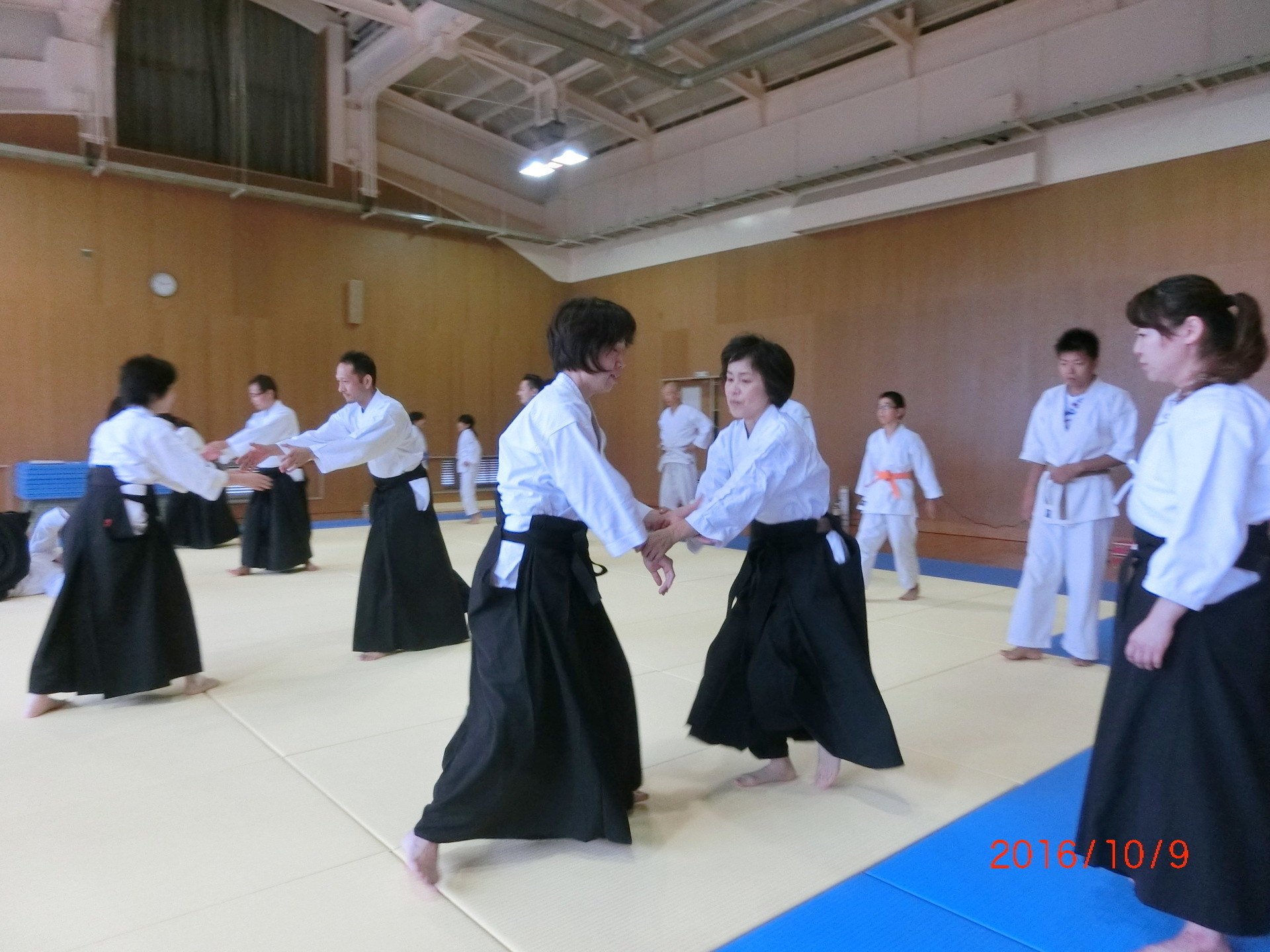 代 40代の女性の運動不足と大阪 春風会合気道 大阪 春風会合気道aikidoは大阪市住吉区の三稜中学挌技室で稽古しています